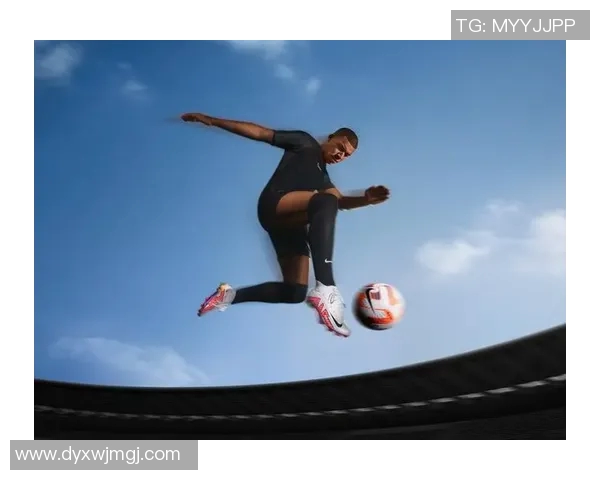 滑板与足球结合的明星球员全名及其成就介绍